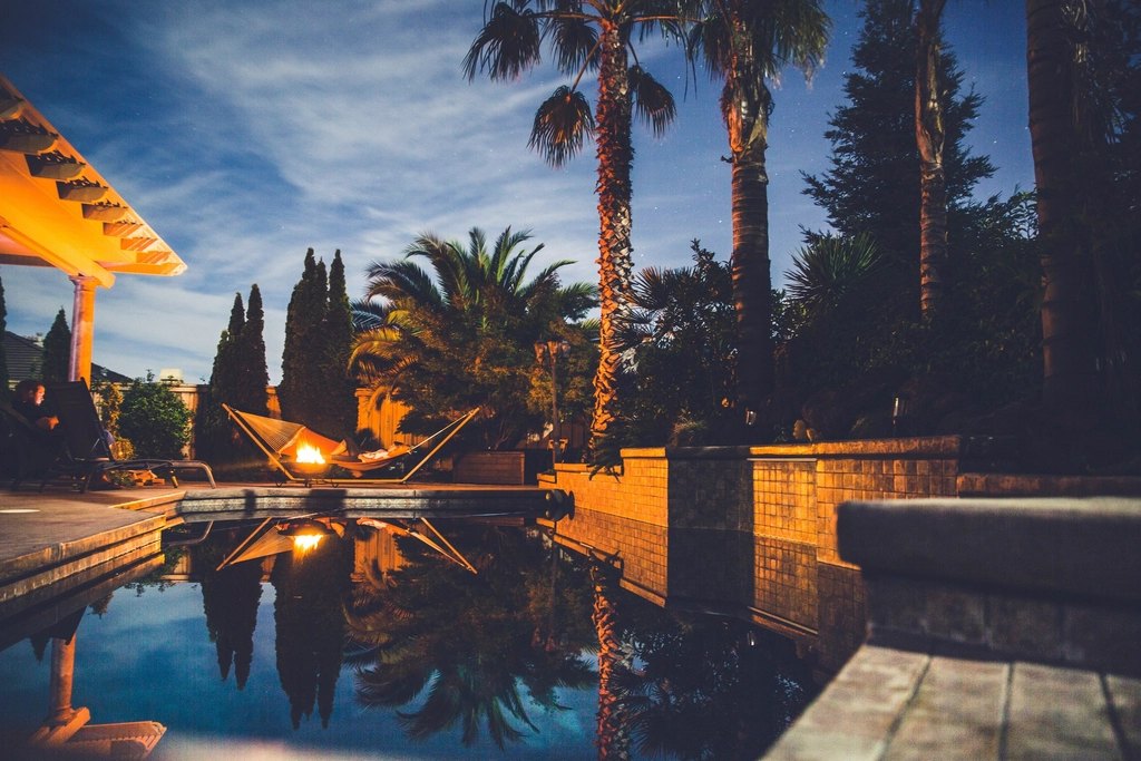 ویلای تک ویلا در شب